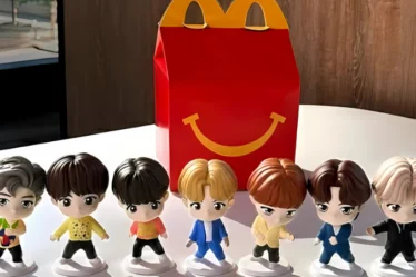 7 personagens da banda BTS da coleção de bonecos TinyTAN do Mc Donald's.
