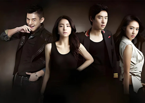 Dois personagens femininos e 2 personagens masculinos da série Fashion King.